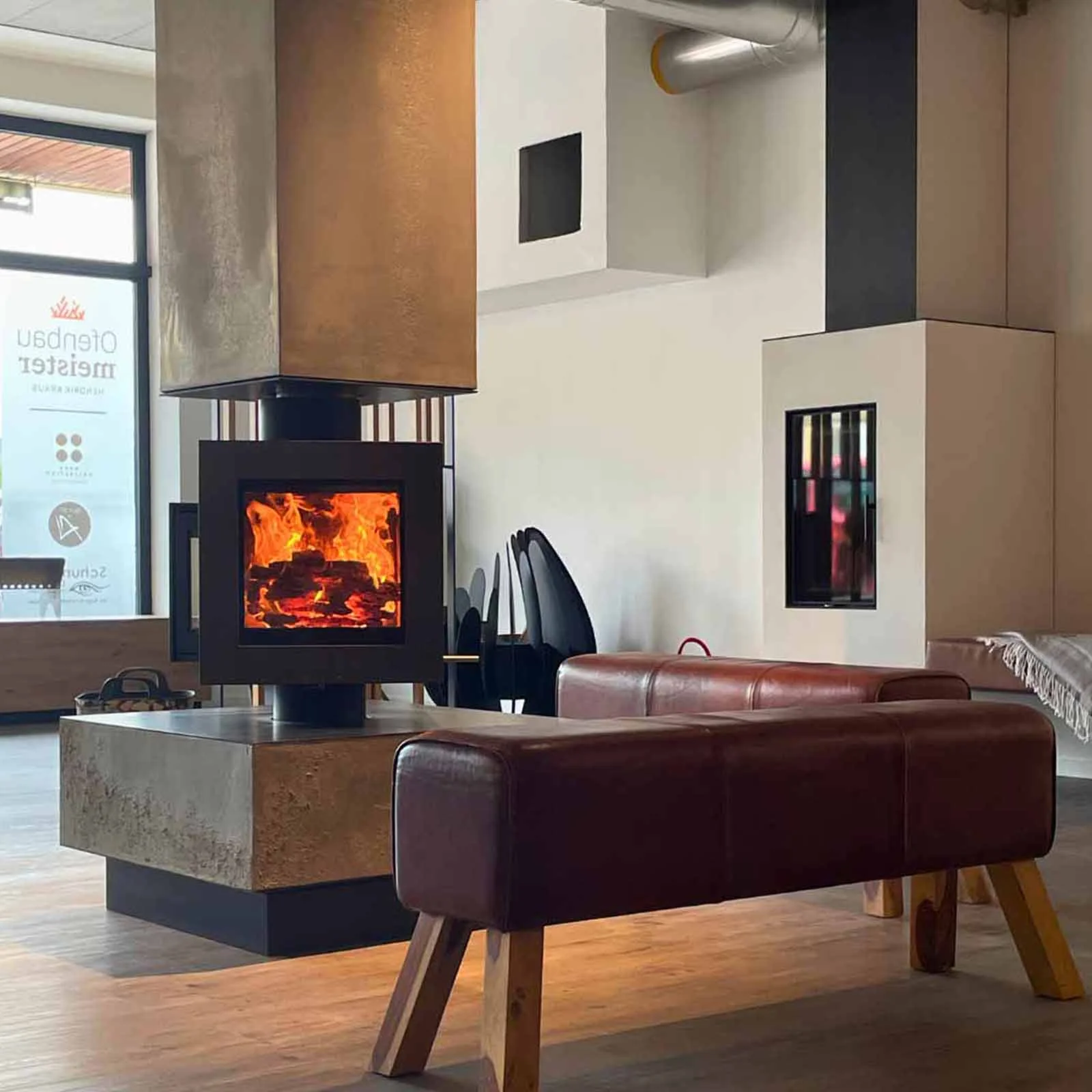 Kamin in Bad Tölz - gemütliches Wohnzimmer mit Bank