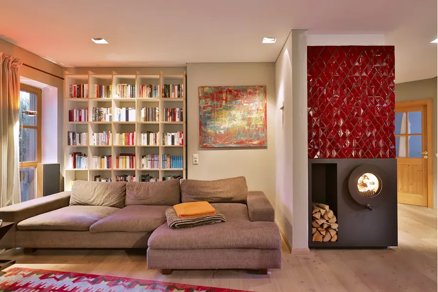 Kachelöfen München -roter Kachelofen