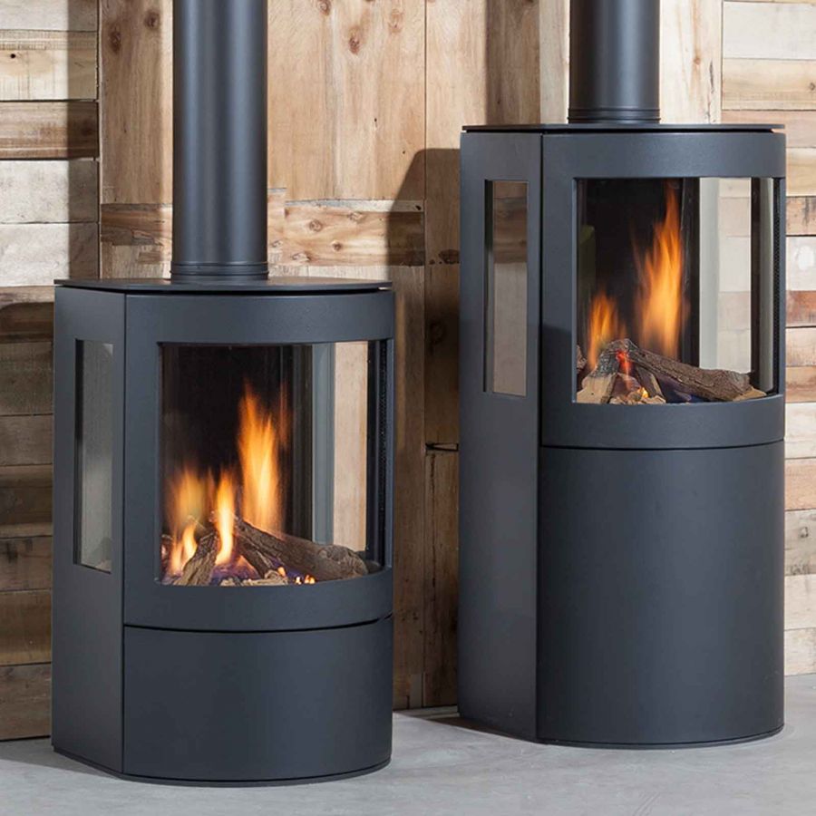 Ofenbau Raubling - 2 Öfen in der Ausstellung